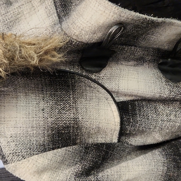 LAST Kiss Flannel Faux Fur Trimmed Hooded Jacket - Picture 9 of 9